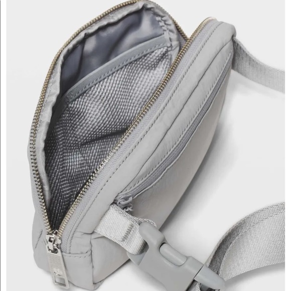 Lululemon everywhere belt bag - Picture 2 of 3